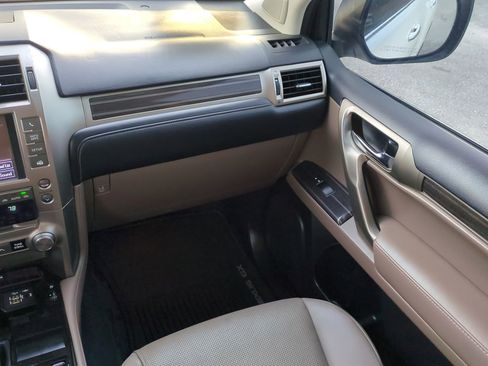 Used 2020 Lexus GX 460 Premium image 17