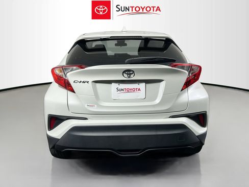 Used 2021 Toyota C-HR XLE image 5