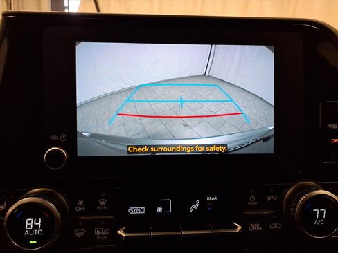 Used 2024 Toyota Highlander XLE image 14