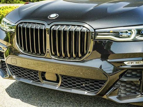 Used 2022 BMW X7 M50i w/ Dynamic Handling Package AWD/4WD image 8