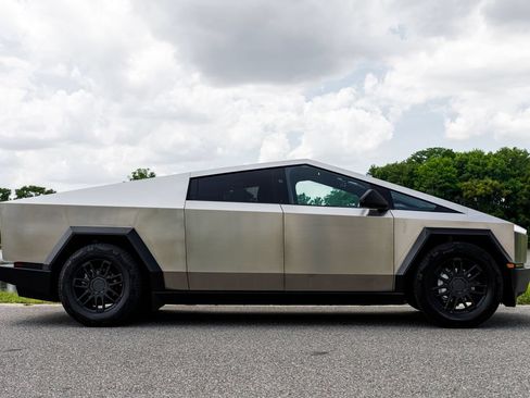 Used 2025 Tesla Cybertruck AWD Crew Cab image 2