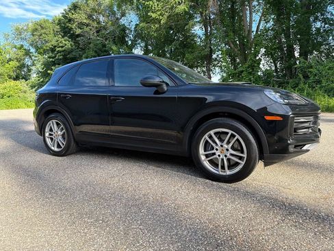 Certified 2024 Porsche Cayenne AWD/4WD image 44