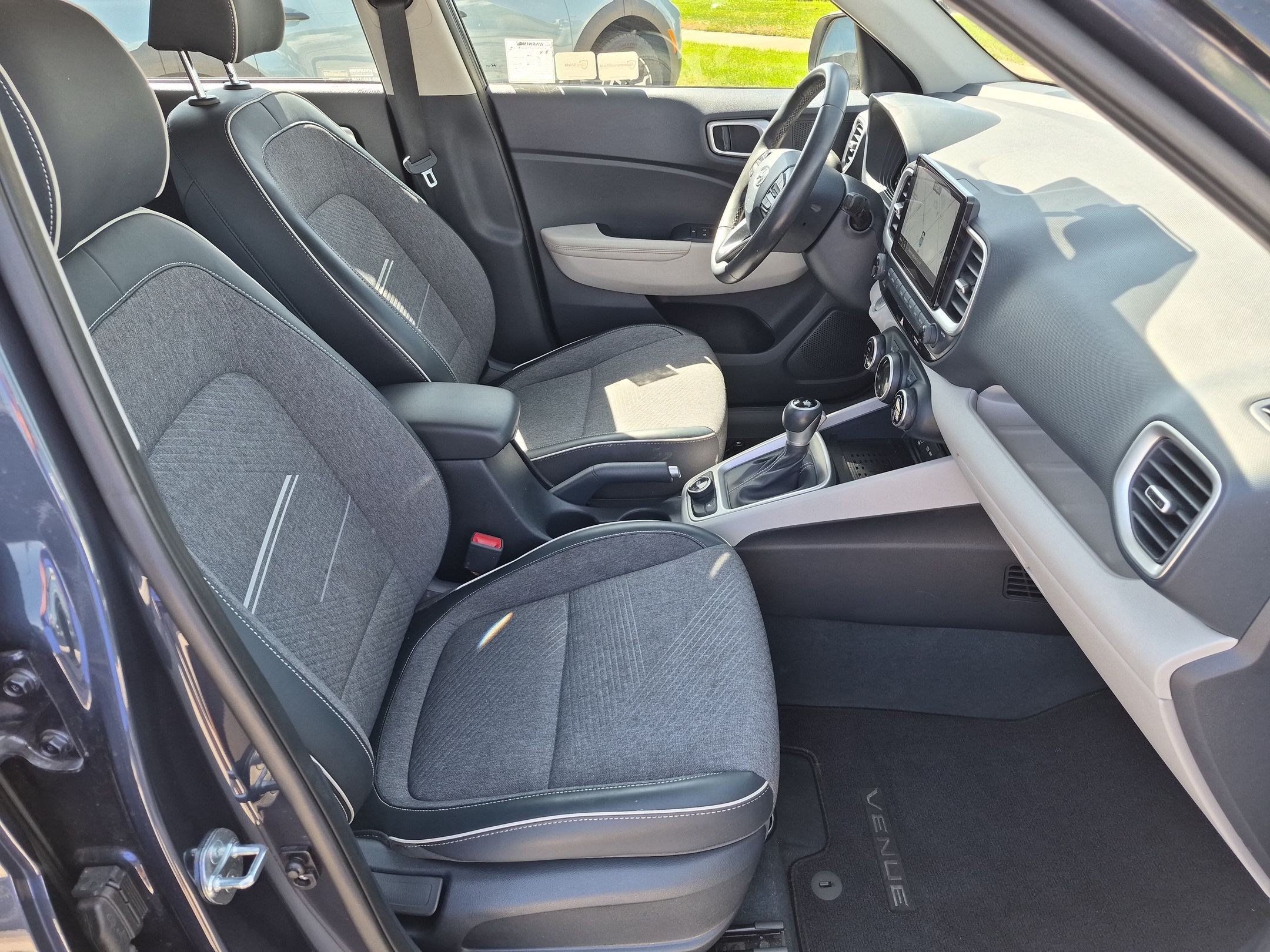 Certified 2023 Hyundai Venue Limited w/ Cargo Package FWD image 31