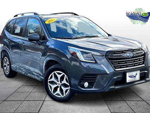 Used 2023 Subaru Forester Premium image 1