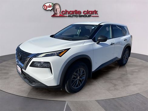 Used 2021 Nissan Rogue S image 1