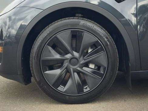 Used 2025 Tesla Model Y Long Range AWD/4WD image 66