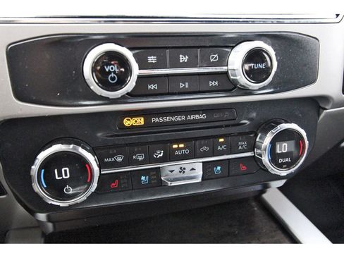 Used 2022 Ford F350 Lariat w/ Lariat Ultimate Package image 28