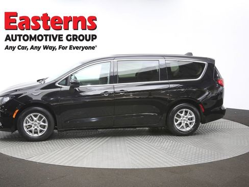 Used 2024 Chrysler Voyager LX image 57
