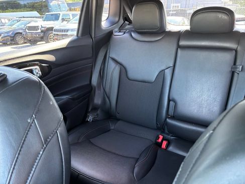 Used 2025 Jeep Compass Trailhawk AWD/4WD image 38