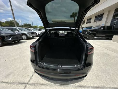 Used 2024 Tesla Model Y Long Range RWD image 31
