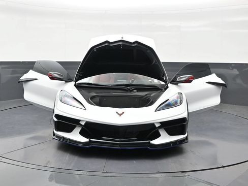 Used 2025 Chevrolet Corvette Stingray Coupe w/ 1LT RWD image 32