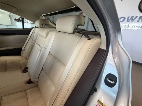 Used 2016 Lexus ES 350 w/ Luxury Package w/Wood Trim image 18