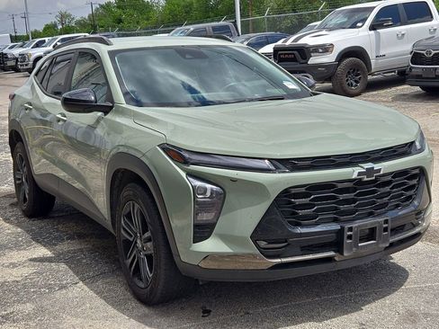 Used 2025 Chevrolet Trax ACTIV w/ Driver Confidence Package image 1