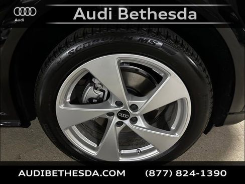 New 2025 Audi Q5 Prestige image 9