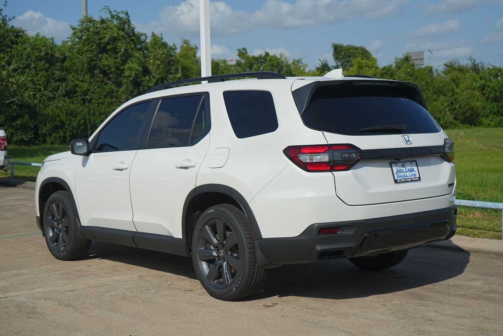 New 2026 Honda Pilot Sport image 4