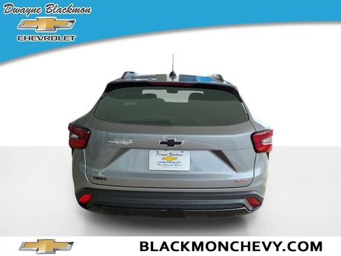 Used 2024 Chevrolet Trax RS w/ Driver Confidence Package FWD image 4