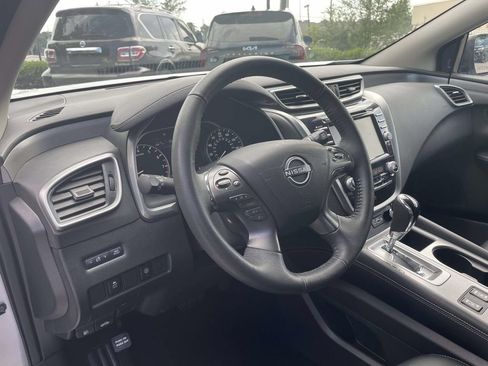 Used 2024 Nissan Murano SV AWD/4WD image 16