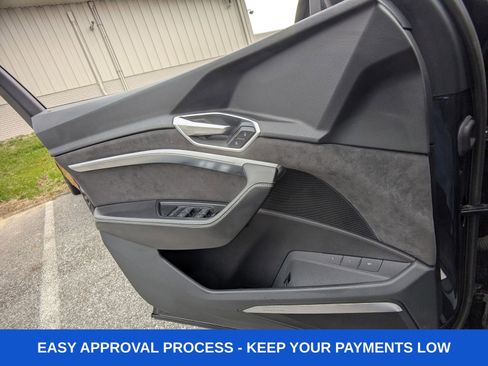 Used 2019 Audi e-tron Prestige w/ Prestige Package AWD/4WD image 35
