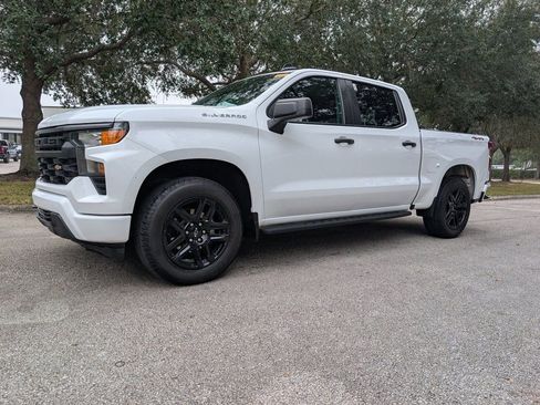 Used 2023 Chevrolet Silverado 1500 Custom image 3