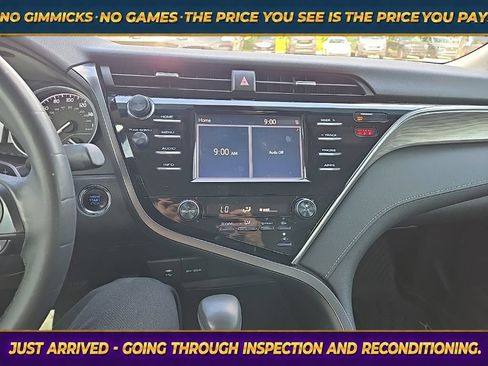 Used 2018 Toyota Camry SE w/ Convenience Package FWD image 19
