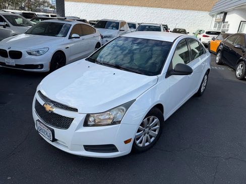 Used 2011 Chevrolet Cruze LS image 2