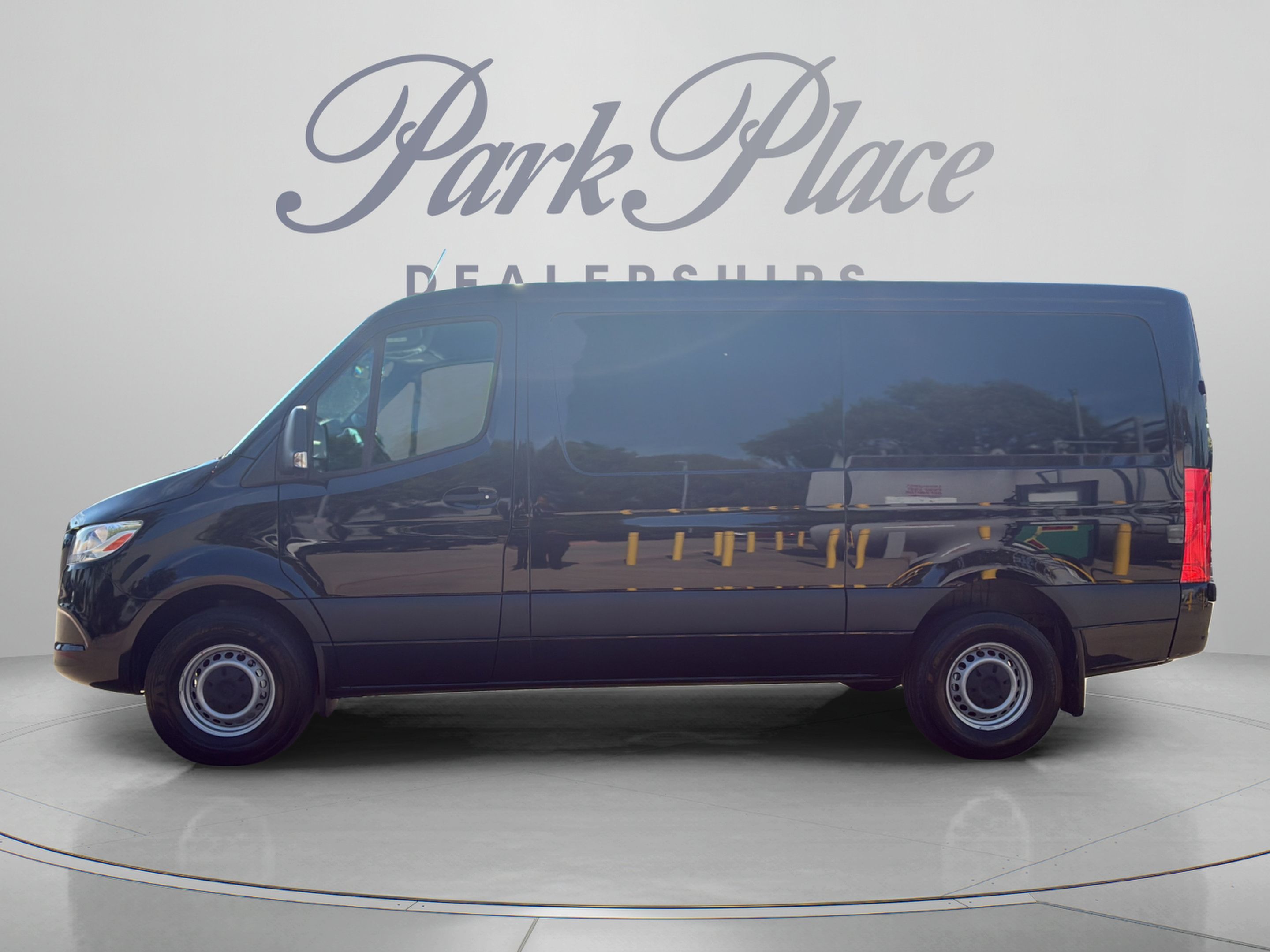 Used 2025 Mercedes-Benz Sprinter 2500 image 2