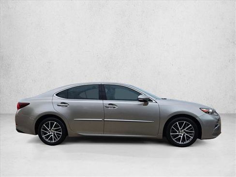Used 2017 Lexus ES 350 w/ Luxury Package image 4