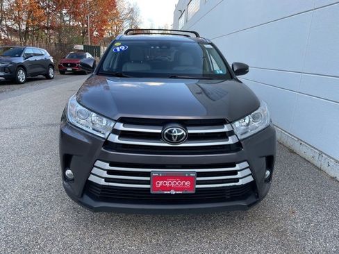 Used 2019 Toyota Highlander XLE image 3