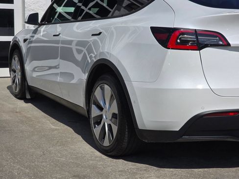 Used 2021 Tesla Model Y Long Range AWD/4WD image 33