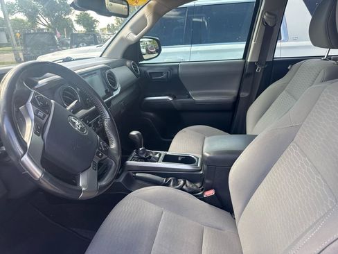 Used 2019 Toyota Tacoma SR5 RWD image 13