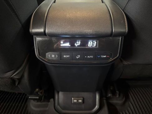 Used 2022 Toyota Highlander LE image 22