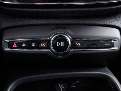 Certified 2025 Volvo XC40 B5 Plus image 17