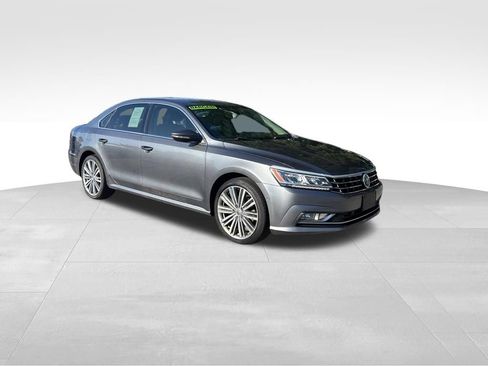 Used 2017 Volkswagen Passat 1.8T SEL Premium FWD image 8
