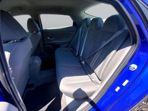 Used 2023 Hyundai Elantra SEL w/ Convenience Package FWD image 19