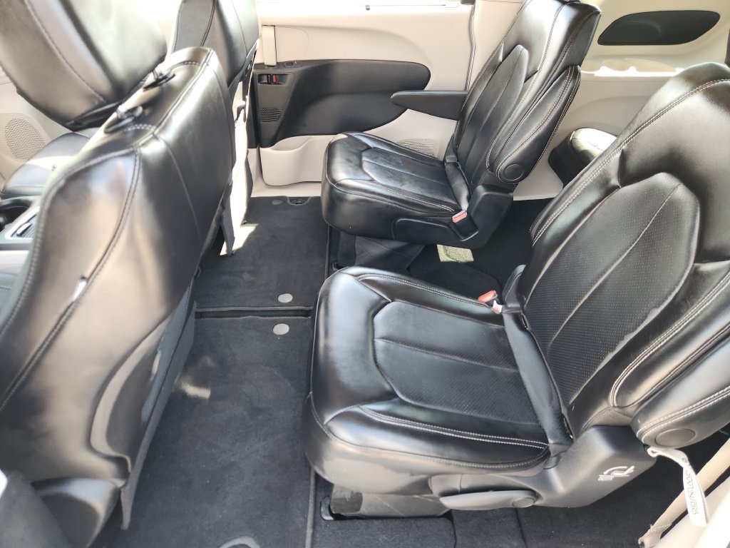 Used 2024 Chrysler Pacifica Touring-L FWD image 20