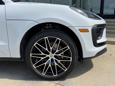 New 2026 Porsche Macan image 11