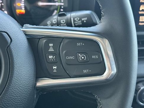 Used 2025 Jeep Wrangler Unlimited Sahara AWD/4WD image 28