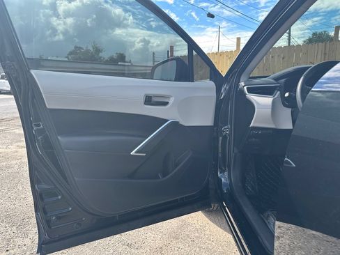 Used 2022 Toyota Corolla Cross L FWD image 9