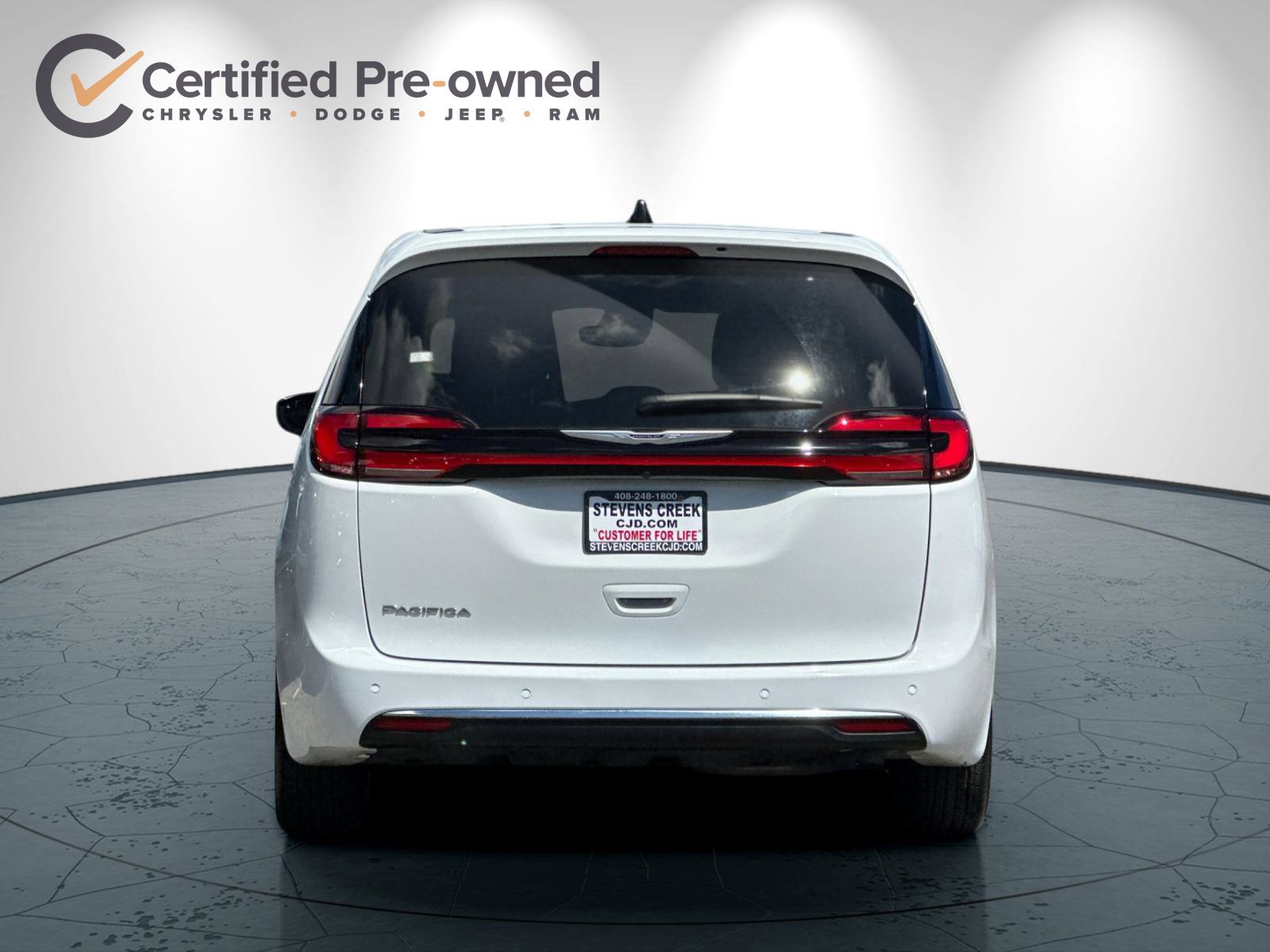 Used 2024 Chrysler Pacifica Touring-L FWD image 5