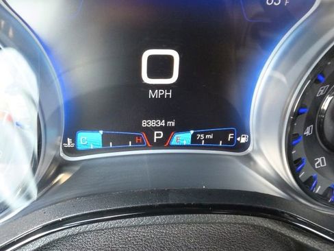 Used 2018 Chrysler 300 S AWD/4WD image 21