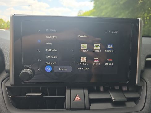 Used 2025 Toyota RAV4 XLE FWD image 22