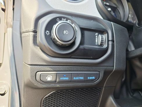Used 2025 Jeep Wrangler Unlimited Sahara AWD/4WD image 34