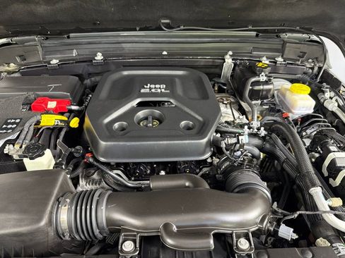 Used 2022 Jeep Wrangler Unlimited Sport AWD/4WD image 9