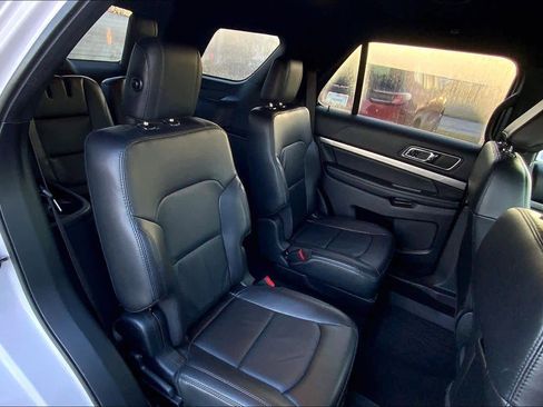 Used 2018 Ford Explorer XLT w/ Equipment Group 202A image 18