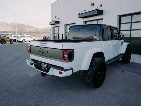 Used 2021 Jeep Gladiator Overland image 8