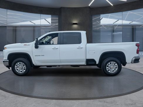 Used 2024 Chevrolet Silverado 2500 LT image 3