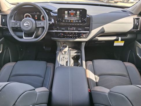 New 2026 Nissan Pathfinder Platinum w/ Cargo Package AWD/4WD image 11