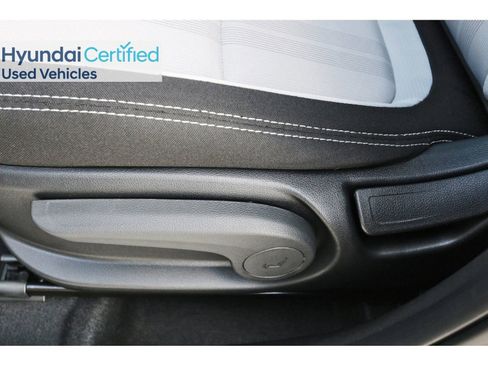 Certified 2025 Hyundai Venue SEL FWD image 30
