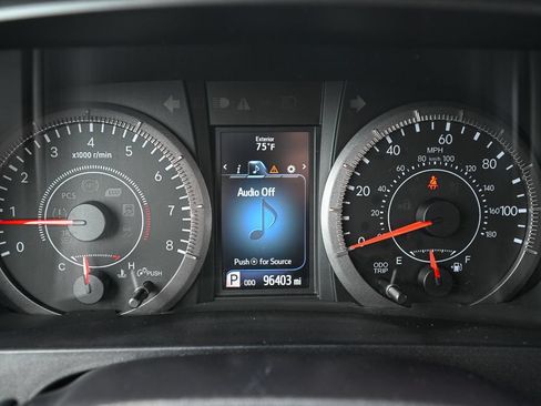 Used 2017 Toyota Sienna SE FWD image 39