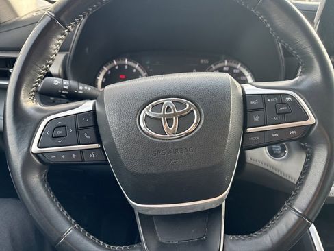 Used 2023 Toyota Highlander L image 15